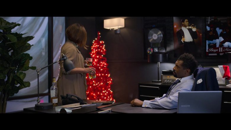 Samsung Laptop Used by Deon Cole in Holiday Rush (2)