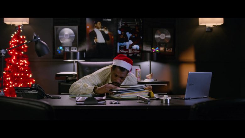 Samsung Laptop Used by Deon Cole in Holiday Rush (3)