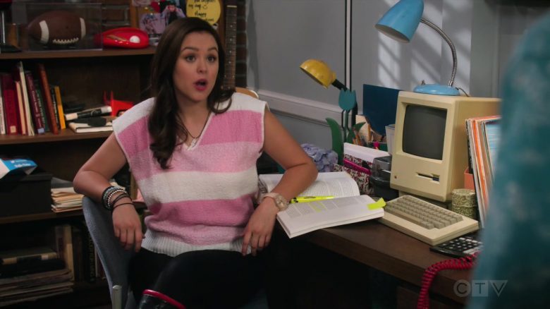 Apple Computer Used by Hayley Orrantia as Erica in The Goldbergs Season 7 Episode 9