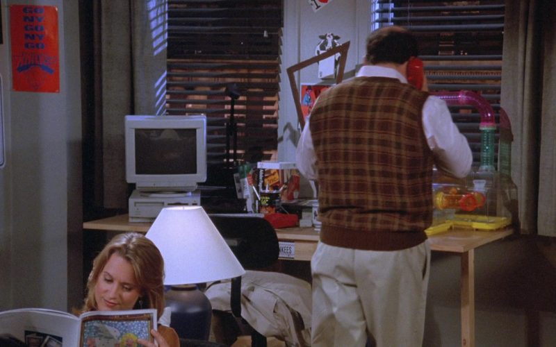 Apple Computer and Monitor Used by Jason Alexander as George Costanza in Seinfeld Season 7 Episode 8 The Pool Guy (1)