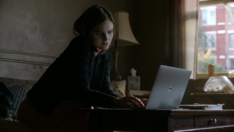 Apple MacBook Laptop Used by Kerris Dorsey as Bridget in Ray Donovan Season 7 Episode 4 Hispes ( (1)