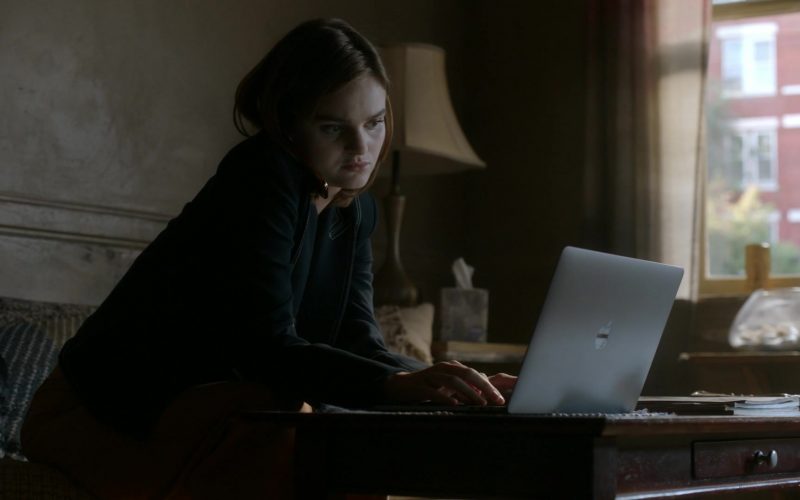 Apple MacBook Laptop Used by Kerris Dorsey as Bridget in Ray Donovan Season 7 Episode 4 Hispes ( (1)