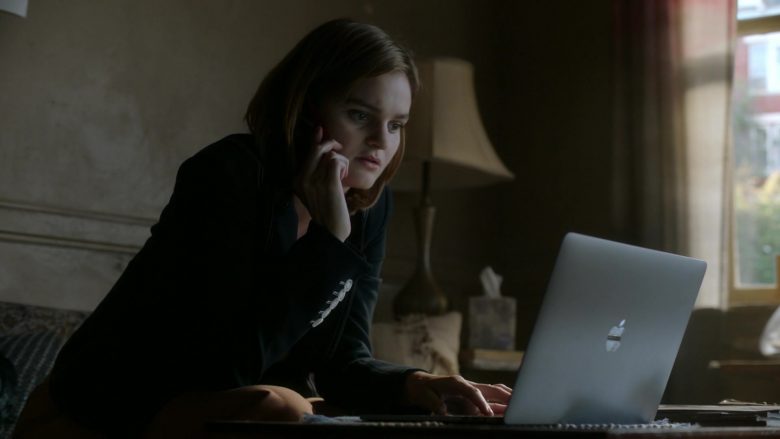 Apple MacBook Laptop Used by Kerris Dorsey as Bridget in Ray Donovan Season 7 Episode 4 Hispes ( (2)