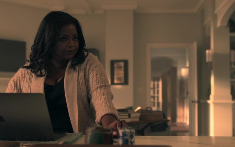 Apple MacBook Laptop Used by Octavia Spencer as Poppy Parnell in Truth Be Told Season 1 Episode 5 Graveyard Love (1)