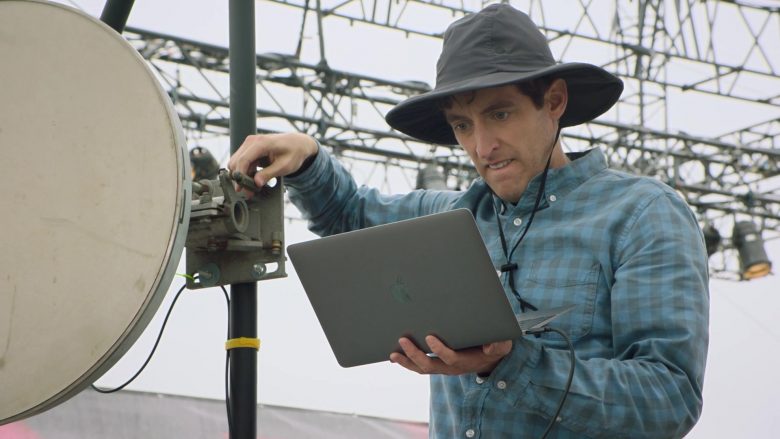 Apple MacBook Laptop Used by Thomas Middleditch as Richard Hendricks in Silicon Valley Season 6 Episode 6 (2)