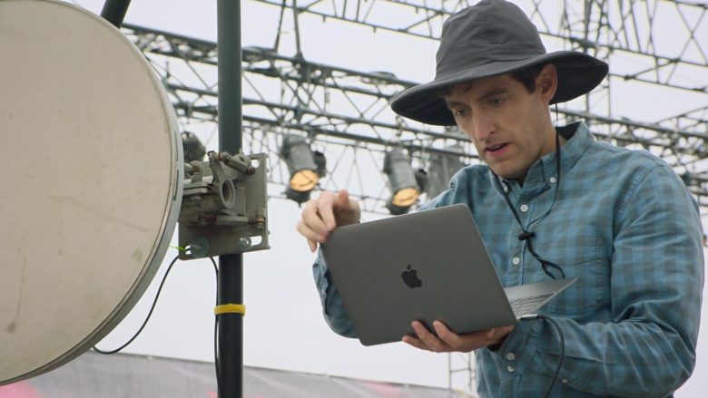 Apple MacBook Laptop Used by Thomas Middleditch as Richard Hendricks in Silicon Valley Season 6 Episode 6 (3)