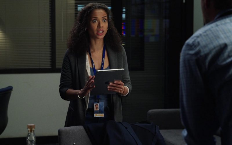 Apple iPad Tablet Used by Gugu Mbatha-Raw as Hannah Shoenfeld in The Morning Show Season 1 Episode 8 (1)