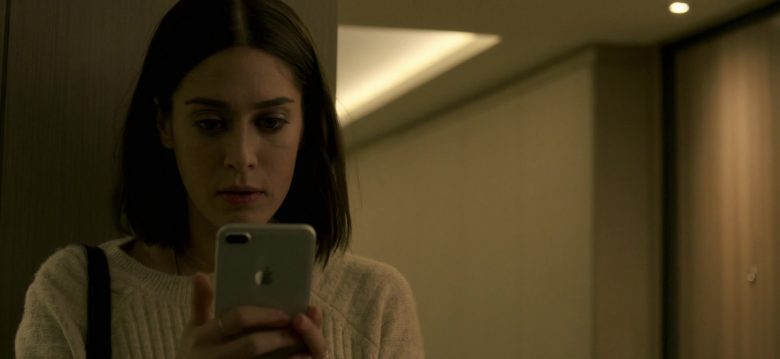 Apple iPhone Smartphone Held by Lizzy Caplan in Truth Be Told Season 1 Episode 5 Graveyard Love (1)