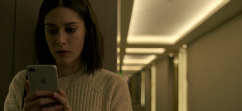 Apple iPhone Smartphone Held by Lizzy Caplan in Truth Be Told Season 1 Episode 5 Graveyard Love (2)