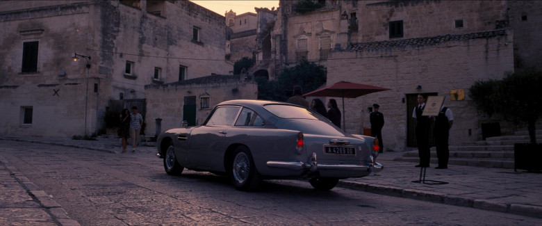 Aston Martin DB5 Retro Car Used by Daniel Craig as James Bond in No Time to Die (1)
