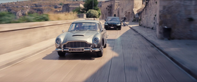 Aston Martin DB5 Retro Car Used by Daniel Craig as James Bond in No Time to Die (2)