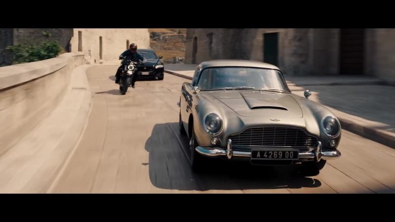 Aston Martin DB5 Retro Car Used by Daniel Craig as James Bond in No Time to Die 2020 Movie (3)