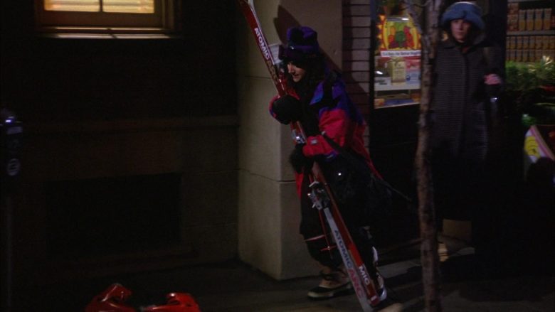 Atomic Arc Skis Held by Julia Louis-Dreyfus as Elaine Benes in Seinfeld Season 6 Episode 17 (3)