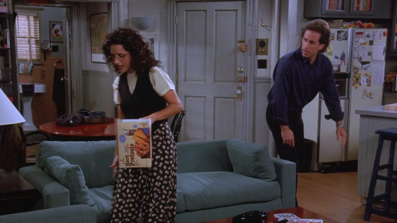Bachman Hard Pretzels Enjoyed by Julia Louis-Dreyfus as Elaine Benes in Seinfeld Season 7 Episode 6 The Soup Nazi (2)