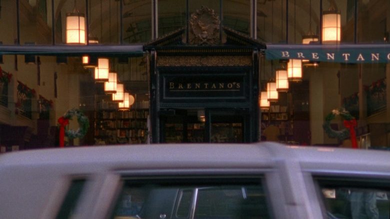 Brentano's Store in Seinfeld Season 9 Episode 17 The Bookstore (1)