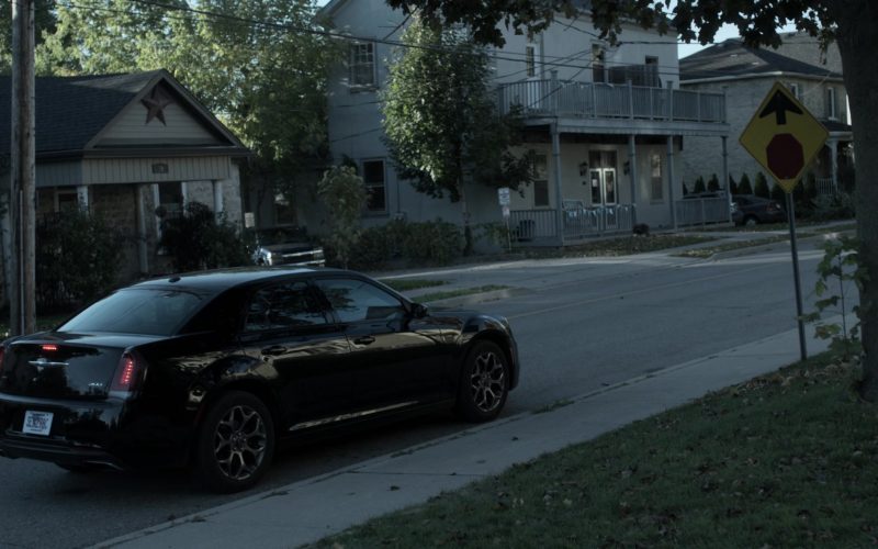 Chrysler 300 Black Car in V Wars Season 1 Episode 10 "Bloody but Unbow'd" (2019)
