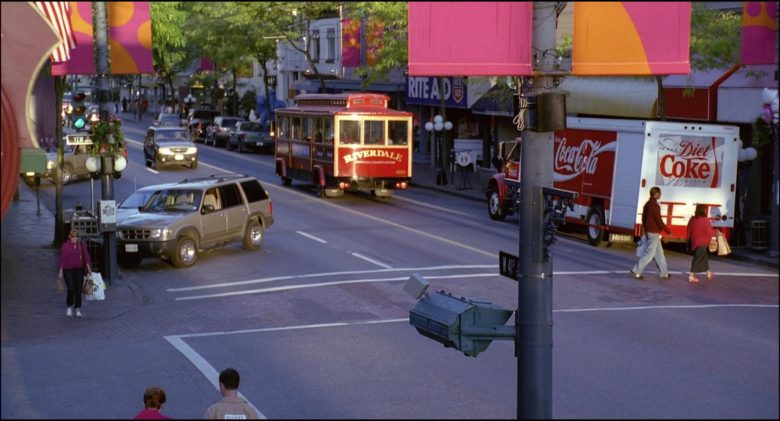 Coca-Cola Truck in Josie and the Pussycats (1)
