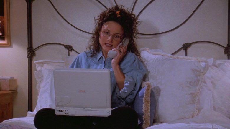 Compaq Laptop Used by Julia Louis-Dreyfus as Elaine Benes in Seinfeld Season 7 Episode 1 The Engagement (2)