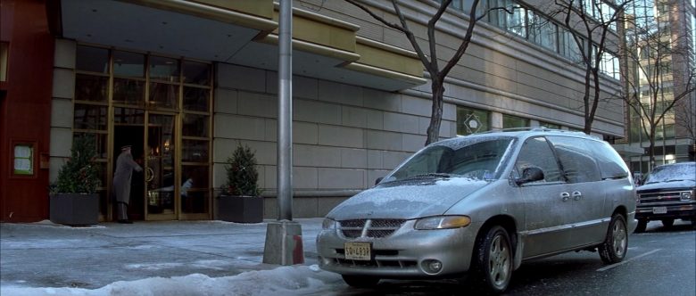 Dodge Grand Caravan Car Used by Nicolas Cage in The Family Man (1)