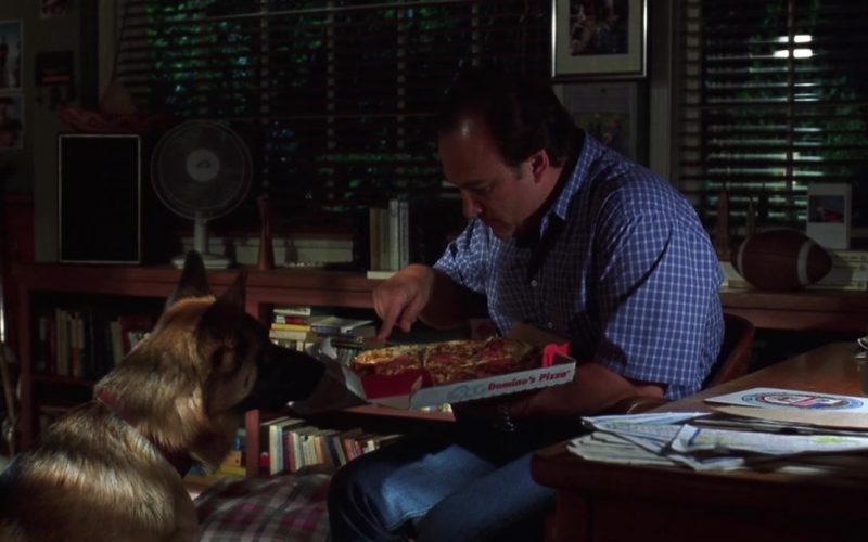 Domino’s Pizza Enjoyed by James Belushi as Detective Thomas Dooley and German Shepherd King as Jerry Lee in K (1)