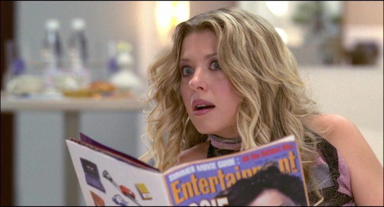Entertainment Weekly Magazine Held by Tara Reid in Josie and the Pussycats (3)