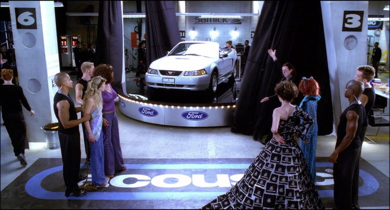 Ford Mustang Convertible Car in Josie and the Pussycats (1)