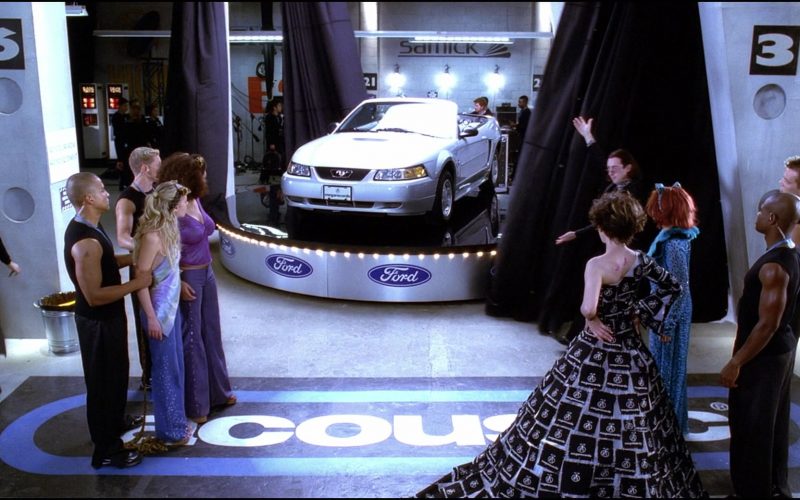 Ford Mustang Convertible Car in Josie and the Pussycats (1)