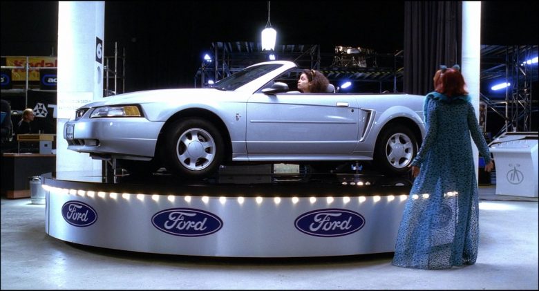 Ford Mustang Convertible Car in Josie and the Pussycats (3)