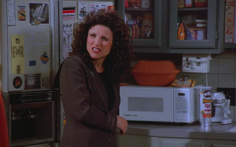 GoldStar Microwave and Pringles Chips in Seinfeld Season 7 Episode 11 "The Rye" (1996)