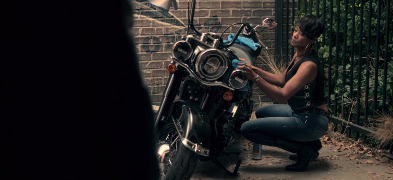 Harley-Davidson Motorcycle in Truth Be Told Season 1 Episode 5 Graveyard Love (1)