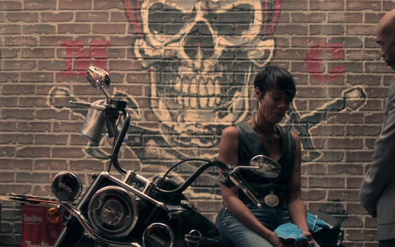 Harley-Davidson Motorcycle in Truth Be Told Season 1 Episode 5 Graveyard Love (2)