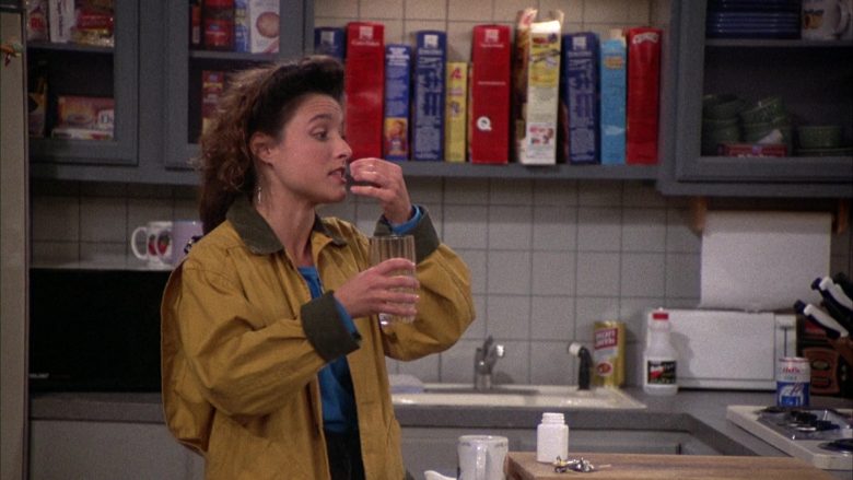 Iris Cola in Seinfeld Season 2 Episode 12 The Busboy (3)