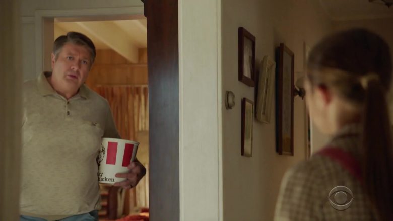 KFC Bucket Held by Lance Barber as George Cooper Sr. in Young Sheldon Season 3 Episode 11 A Live Chicken, a Fried Chicken and Holy Matrimony (2020)