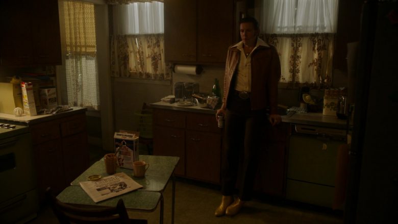 Kellogg's Frosted Flakes Cereal in Ray Donovan Season 7 Episode 7 The Transfer Agent (