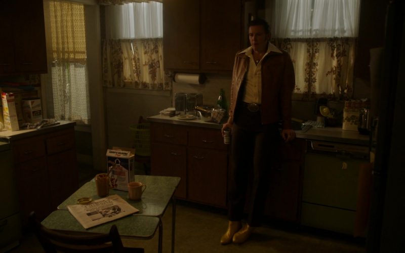 Kellogg's Frosted Flakes Cereal in Ray Donovan Season 7 Episode 7 The Transfer Agent (