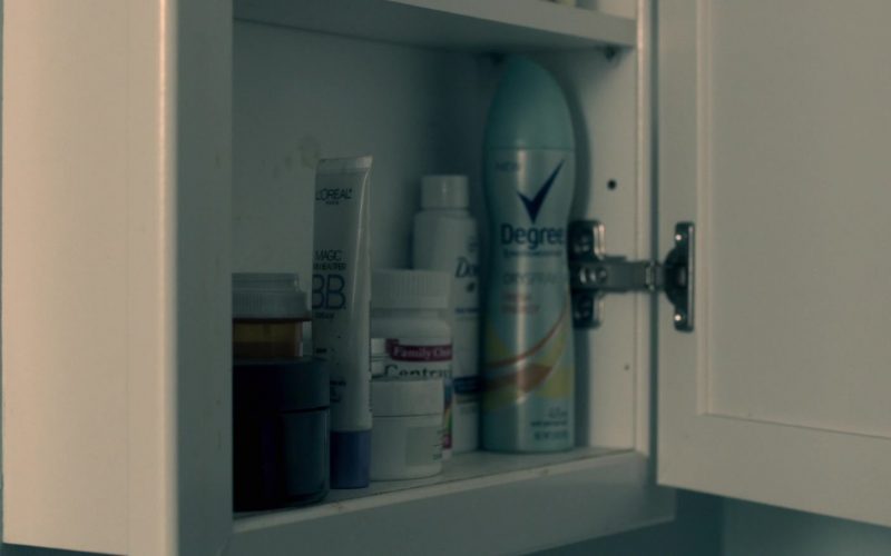 L’Oréal and Degree Deodorant in Truth Be Told Season 1 Episode 3