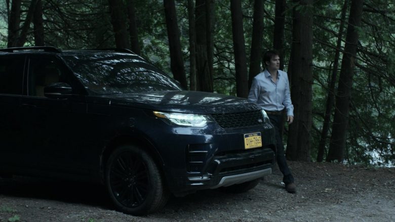 Land Rover Discovery Black SUV in V Wars Season 1 Episode 4 Bad as Me (3)