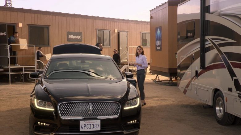 Lincoln Car in Silicon Valley Season 6 Episode 6 (1)