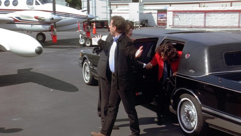 Lincoln Town Car Stretched Car in Seinfeld Season 9 Episodes 23-24 The Finale (4)