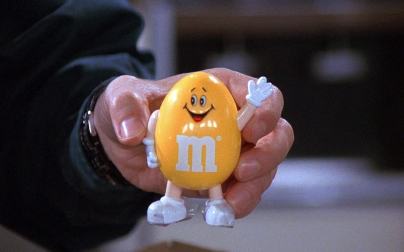M&M's Yellow Toy in Seinfeld Season 8 Episode 2 The Soul Mate (2)