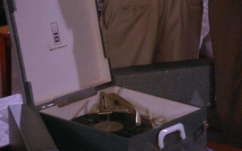 Motorola in Seinfeld Season 6 Episode 18 The Doorman (1)