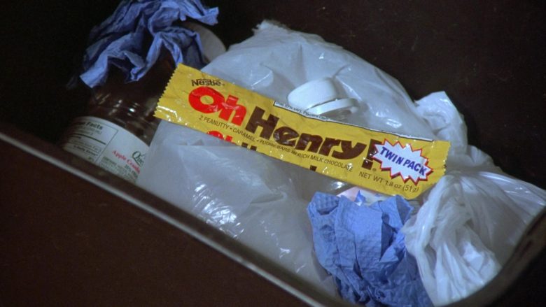 Nestlé Oh Henry! Candy Bar Enjoyed by Michael Richards as Cosmo Kramer in Seinfeld Season 7 Episode 12 (1)