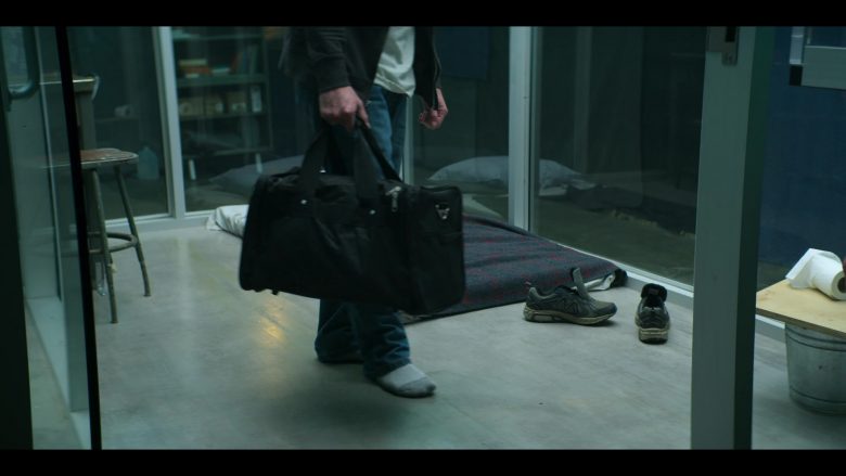 New Balance Sneakers For Men in YOU Season 2 Episode 4 The Good, The Bad & The Hendy (2)