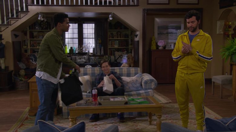 Nike Jacket and Sweatpant Tracksuit Worn by Juan Pablo Di Pace as Fernando in Fuller House Season 5 Episode 2 (2)