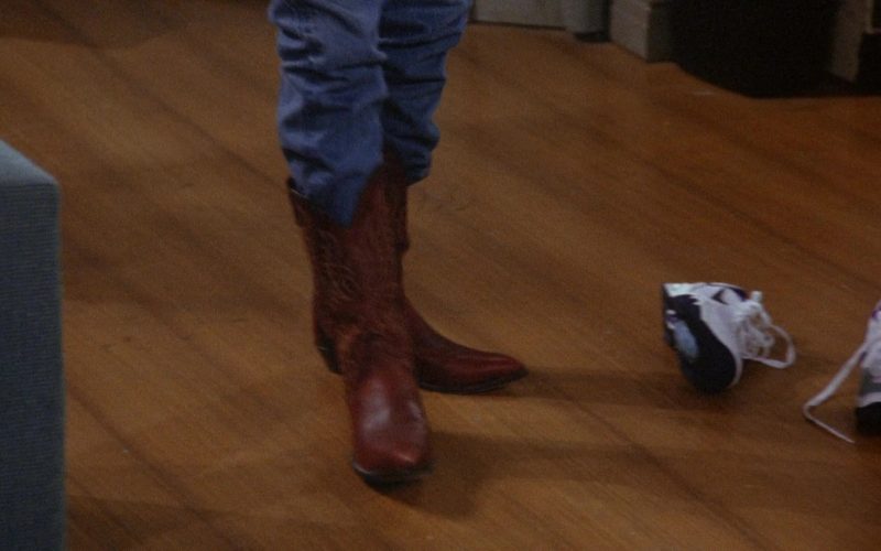 Nike Shoes in Seinfeld Season 6 Episode 8 The Mom & Pop Store (1)