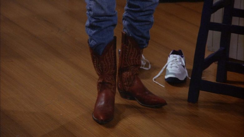 Nike Shoes in Seinfeld Season 6 Episode 8 The Mom & Pop Store (2)