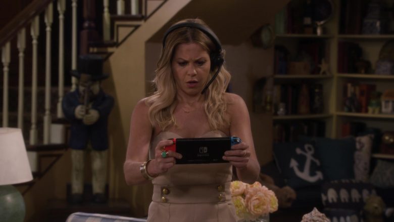 Nintendo Switch Console Held by Candace Cameron Bure as D.J. Tanner-Fuller in Fuller House Season 5 Episode 5 (6)