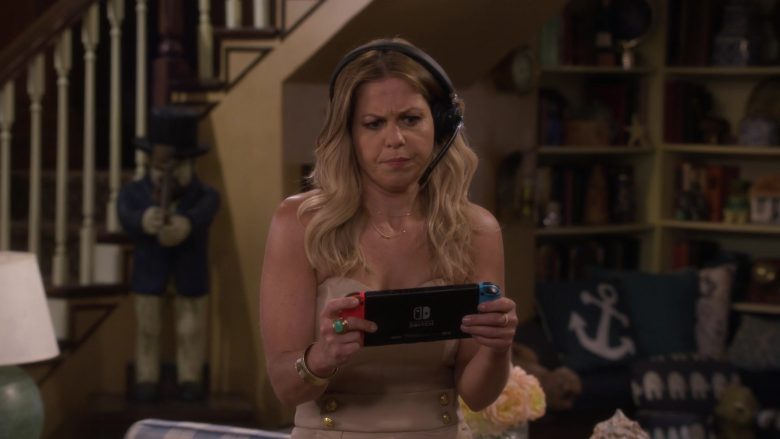 Nintendo Switch Console Held by Candace Cameron Bure as D.J. Tanner-Fuller in Fuller House Season 5 Episode 5 (7)