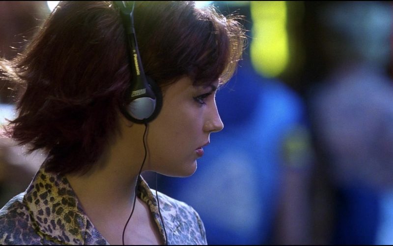 Panasonic Headphones Used by Rachael Leigh Cook in Josie and the Pussycats (3)