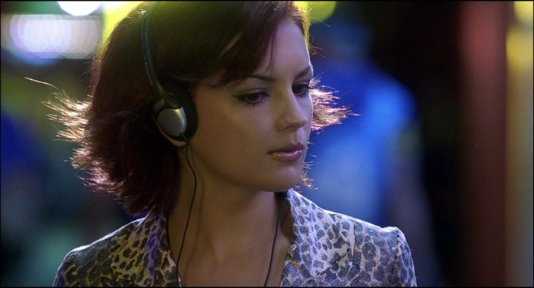 Panasonic Headphones Used by Rachael Leigh Cook in Josie and the Pussycats (4)